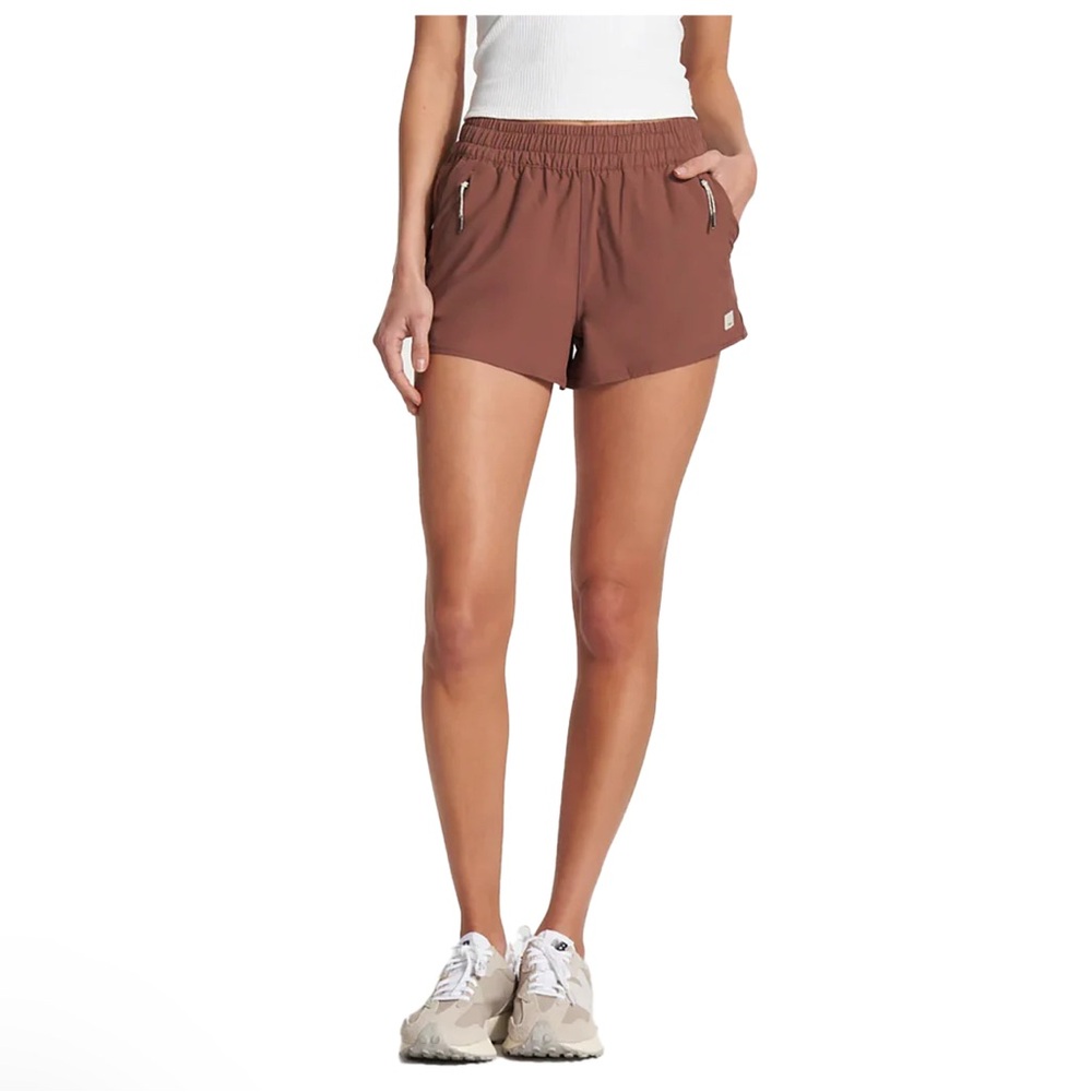 Vuori Dash Shorts - Chestnut Brown